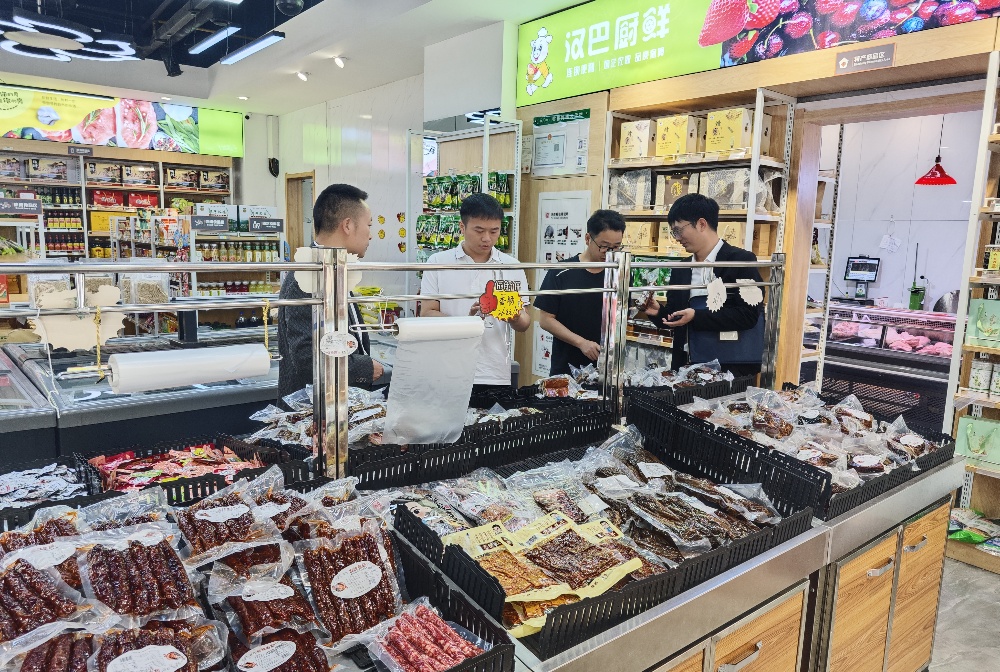 赴镇坪县城乡建设发展有限公司、汉巴食品有限公司、镇坪县物流园区、物流企业进行业务互换