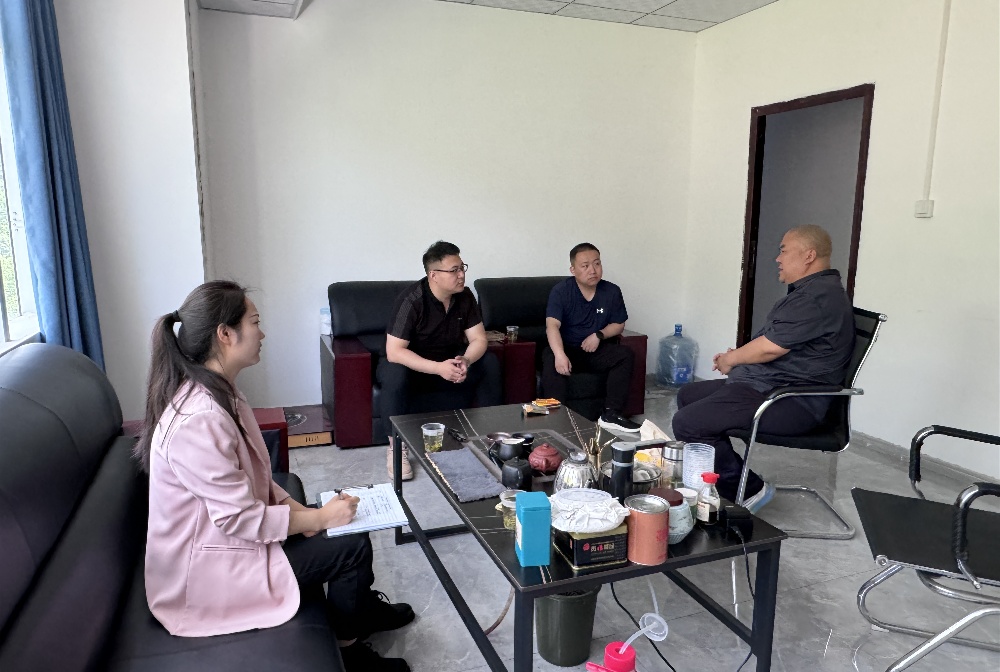 赴旬阳市旬汉食品有限公司、旬阳市天正酿造公司走访调研，造访两家企业重要掌管人并深刻互换洽谈合作意向