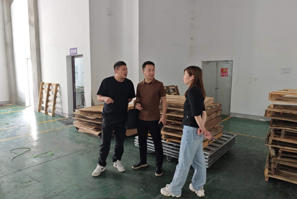 赴宁陕飞地经济园区走访进建宁陕县集优社实业有限公司、陕西可利雅纺织科技有限公司