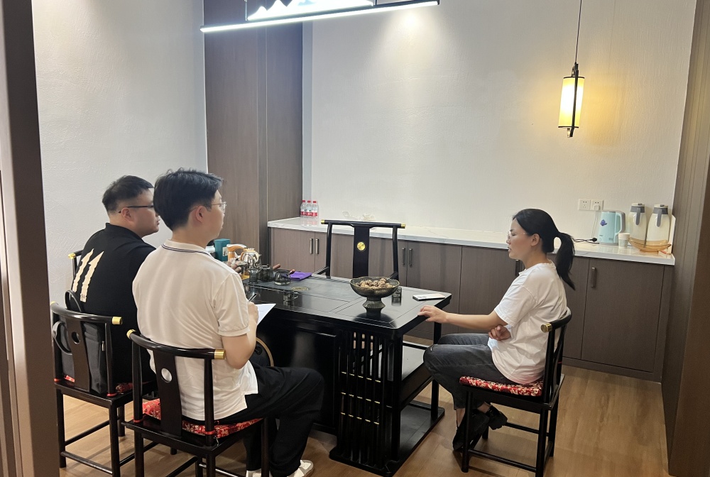 赴紫阳县中运杰进出口有限公司、思兰商贸有限公司走访进建、业务洽谈